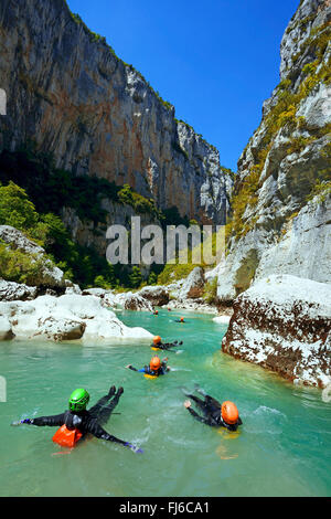 Canyoning in der Verdon-Schlucht am Ort namens the Cavaliers, Frankreich, Provence, Grand Canyon Du Verdon Stockfoto