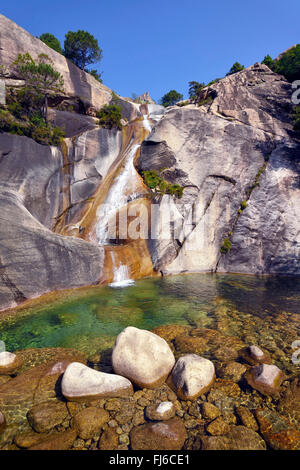 Wasserfall von Purcaraccia im Bavella-Gebirge, Frankreich, Korsika, Bavella Stockfoto