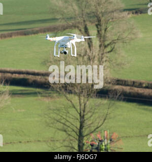 Drohne fliegen auf privaten Grundstücken Stockfoto