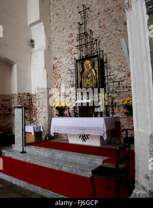 Danzig, Polen. 29. Februar 2016. Eine Kapelle im St. Katharinen Kirche. Es ist die älteste bestehende Kirche in der Altstadt und in der gesamten Danzig, unter dem Patronat der Heiligen Katharina von Alexandria aus Ägypten, mit dem Grab des großen Gda? sk Astronom Johannes Hevelius in den u-Bahnen. © Anna Ferensowicz / pazifische Presse/Alamy Live News Stockfoto