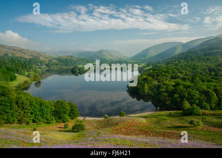 Grasmere im Frühjahr gesehen von loughrigg Terrasse, Nationalpark Lake District, Cumbria, England, Großbritannien Stockfoto