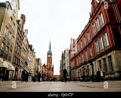 Danzig, Polen. 29. Februar 2016. Die lange Gasse in der alten Stadt von Danzig. Es ist eines der bemerkenswertesten Sehenswürdigkeiten der Stadt. Es führt vom Goldenen Tor zu den langen Markt und Green Gate in der Altstadt. © Anna Ferensowicz / pazifische Presse/Alamy Live News Stockfoto