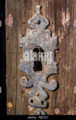 Tür schloss Detail auf eine alte Holztür Stockfoto