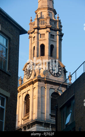 St Giles in den Bereichen Kirche Turm Kirchturm Central London England UK Stockfoto