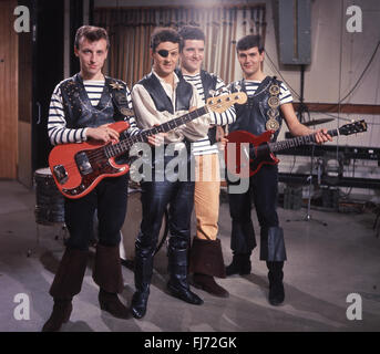JOHNNY KIDD und die Piraten britischen Popgruppe auf Ready, Steady, Go! im Jahr 1963. Von links: Johnny Spence, Johnny Kidd, John Weider, Frank Farley. Foto Tony Gale Stockfoto