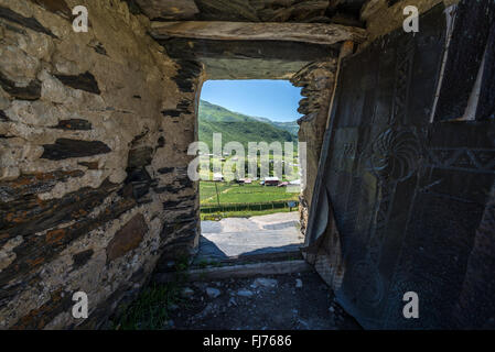 Lamaria Kirche in Zhibiani - einer der vier Ushguli Gemeinschaft der Dörfer befindet sich am Enguri-Schlucht, obere Swanetien, Georgien Stockfoto