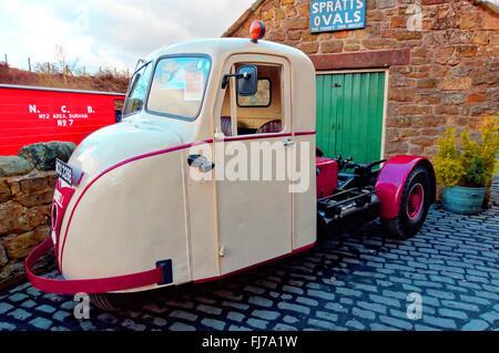 1964 Scammell Skarabäus drei Wheeler LKW bei Biegert Railway Stockfoto