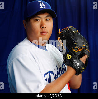 Glendale, AZ, USA. 27. Februar 2016. GLENDALE, AZ -FEB 27, 2015 - | Los Angeles Schwindler Krug Hyun-Jin-Ryu. | Während Foto-Tag bei den Dodgers Camelback Ranch-Glendale Frühling Schulungseinrichtung fotografiert. (K.c. Alfred / San Diego Union-Tribune © K.C. Alfred/U-T San Diego/ZUMA Draht/Alamy Live News Stockfoto