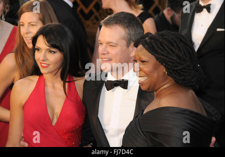 Hollywood, CA, USA. 28. Februar 2016. 28. Februar 2016 - Hollywood, Kalifornien - Luciana Barroso, Matt Damon, Whoopi Goldberg. 88. annual Academy Awards, präsentiert von der Academy of Motion Picture Arts and Sciences statt im Hollywood & Highland Center. Bildnachweis: Byron Purvis/AdMedia © Byron Purvis/AdMedia/ZUMA Draht/Alamy Live-Nachrichten Stockfoto