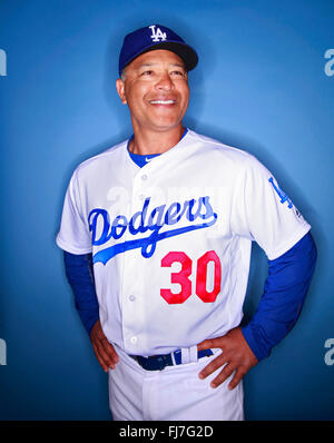 Glendale, AZ, USA. 27. Februar 2016. GLENDALE, AZ -FEB 27, 2015 - | Los Angeles Dodgers Manager Dave Roberts. | Während Foto-Tag bei den Dodgers Camelback Ranch-Glendale Frühling Schulungseinrichtung fotografiert. (K.c. Alfred / San Diego Union-Tribune © K.C. Alfred/U-T San Diego/ZUMA Draht/Alamy Live News Stockfoto