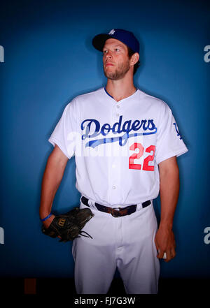 Glendale, AZ, USA. 27. Februar 2016. GLENDALE, AZ -FEB 27, 2015 - | Los Angeles Schwindler Krug Clayton Kershaw. | Während Foto-Tag bei den Dodgers Camelback Ranch-Glendale Frühling Schulungseinrichtung fotografiert. (K.c. Alfred / San Diego Union-Tribune © K.C. Alfred/U-T San Diego/ZUMA Draht/Alamy Live News Stockfoto