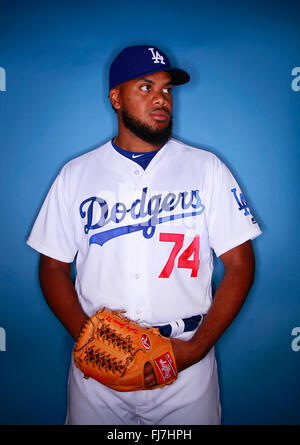 Glendale, AZ, USA. 27. Februar 2016. GLENDALE, AZ -FEB 27, 2015 - | Los Angeles Schwindler Krug Kenley Jansen. | Während Foto-Tag bei den Dodgers Camelback Ranch-Glendale Frühling Schulungseinrichtung fotografiert. (K.c. Alfred / San Diego Union-Tribune © K.C. Alfred/U-T San Diego/ZUMA Draht/Alamy Live News Stockfoto