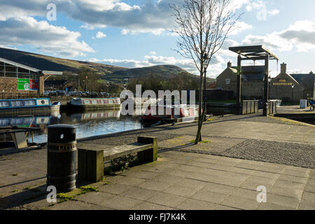 Frenches Marina auf dem Huddersfield schmaler Kanal am Greenfield, Saddleworth, größere Manchester, UK. Stockfoto