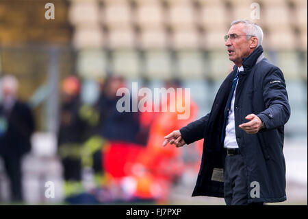 Modena, Italien. 28. Februar 2016. Edoardo Reja (Atalanta) Fußball: Italienische "Serie A" match zwischen Carpi FC 1: 1 Atalanta im Stadio Alberto Braglia in Modena, Italien. © Maurizio Borsari/AFLO/Alamy Live-Nachrichten Stockfoto