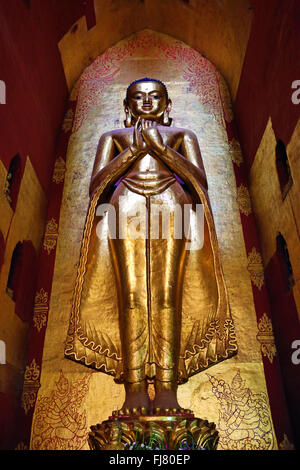 Buddha-Statue in Ananda Pagode in Old Bagan, Bagan, Myanmar (Burma) Stockfoto