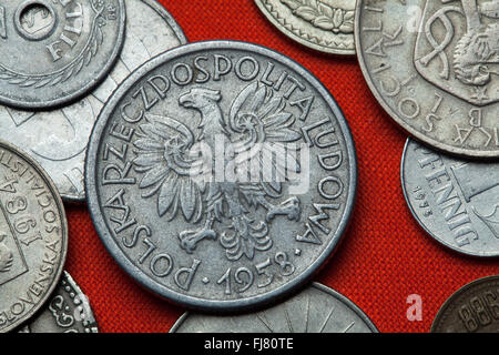 Münzen des kommunistischen Polens. Wappen der Volksrepublik Polen in der polnischen dargestellt zwei Zloty Münze (1958). Stockfoto