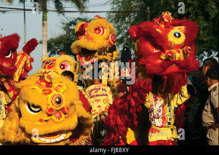 Phnom Penh feiert "Jahr des Affen" w / traditionellen Löwen tanzen während des chinesischen Neujahrsfestes. © Kraig Lieb Stockfoto