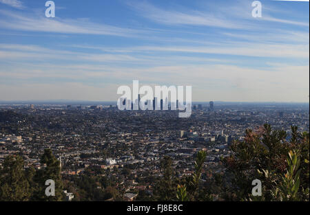 Skyline von Los Angeles bei Sonnenuntergang vom Griffith Observatorium in Süd-Kalifornien, USA. Stockfoto