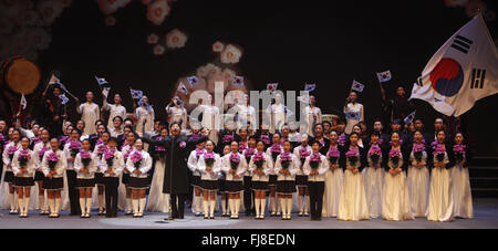 Seoul, Südkorea. 1. März 2016. Schauspieler führen während einer Zeremonie anlässlich des Jahrestages der Unabhängigkeit-Bewegung gegen japanische koloniale Besetzung im Jahre 1919 in Seoul, Südkorea, 1. März 2016. Bildnachweis: Yao Qilin/Xinhua/Alamy Live-Nachrichten Stockfoto