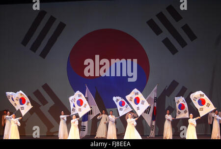 Seoul, Südkorea. 1. März 2016. Schauspieler führen während einer Zeremonie anlässlich des Jahrestages der Unabhängigkeit-Bewegung gegen japanische koloniale Besetzung im Jahre 1919 in Seoul, Südkorea, 1. März 2016. Bildnachweis: Yao Qilin/Xinhua/Alamy Live-Nachrichten Stockfoto