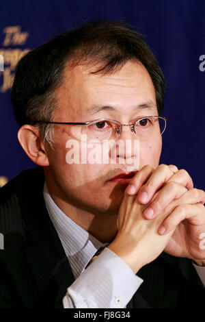 Tokio, Japan. 1. März 2016. Akira Kawasaki, Mitglied der Konzernleitung von Tokio ansässige NGO Peace Boat besucht eine Pressekonferenz an der Foreign Correspondents Club of Japan auf 1. März 2016, Tokio, Japan. Fünf Jahre nach der Atomkatastrophe von Fukushima gibt es noch mehr als 100.000 Evakuierte Leben weg von ihren Häusern und viele Opfer das Gefühl, dass ihre Bedürfnisse vernachlässigt werden, da die Regierung konzentriert sich auf Erholung und die Olympischen Spiele 2020. Bildnachweis: Aflo Co. Ltd./Alamy Live-Nachrichten Stockfoto