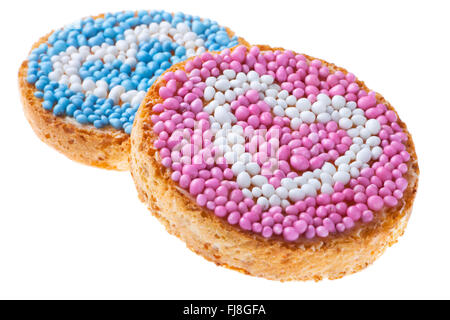 "Beschuit met Muisjes", eine traditionelle Behandlung zur Feier der Geburt eines Kindes in den Niederlanden. Verziert mit einem Herzen, rosa f Stockfoto