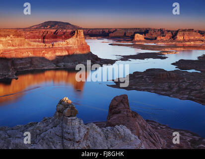 Sonnenuntergang an Alstom Punkt, Lake Powell in Utah Stockfoto, Bild