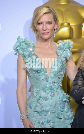 Schauspielerin Cate Blanchett stellt im Presseraum während der 88. annual Academy Awards-Zeremonie im Dolby Theatre in Hollywood, Kalifornien, USA, 28. Februar 2016. Foto: Hubert Boesl/Dpa - NO-Draht-Dienst- Stockfoto