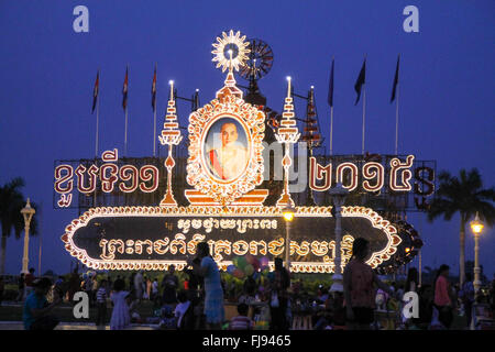 Kambodschaner spielen im königlichen Palast in Phnom Penh für chinesische Neujahr Stockfoto