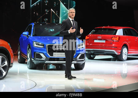 Genf, Schweiz. 1. März 2016. Audi-Chef Rupert Stadler präsentiert das neue Audi Q2 während der ersten Medientag für den Genfer Autosalon in Genf, Schweiz, 1. März 2016. Die motor Show läuft vom 03. bis 13. März 2016. Foto: ULI DECK/Dpa/Alamy Live-Nachrichten Stockfoto