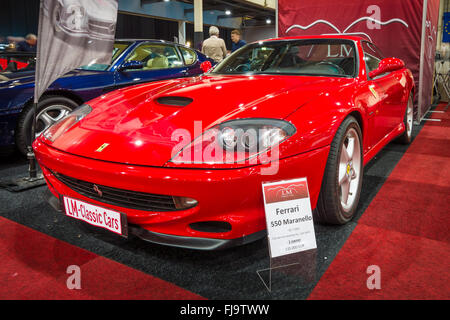 Grand Tourer Ferrari 550 Maranello, 2001. Der Designer der Karosserie Lorenzo Ramaciotti bei Pininfarina. Stockfoto