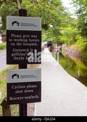 Warnzeichen auf Llangollen Kanal in Denbighshire Wales UK Stockfoto