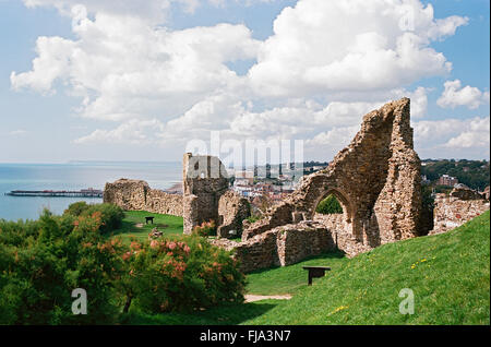 Hastings Castle, Hastings, East Sussex, Großbritannien, Blick nach Westen über die Stadt Stockfoto