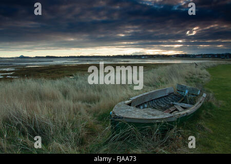 Holzboot in der Morgendämmerung, hinter Bucht, hinter, East Lothian Stockfoto