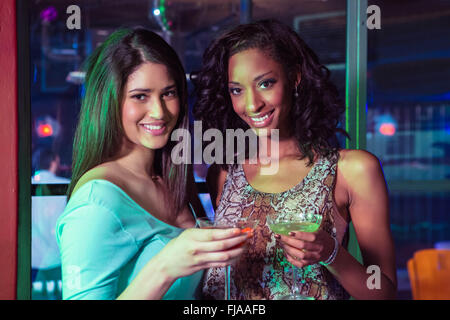 Porträt von zwei Frauen, cocktail Stockfoto