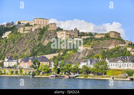 Festung Ehrenbreitstein auf der Seite des Rheins in Koblenz, Deutschland Stockfoto