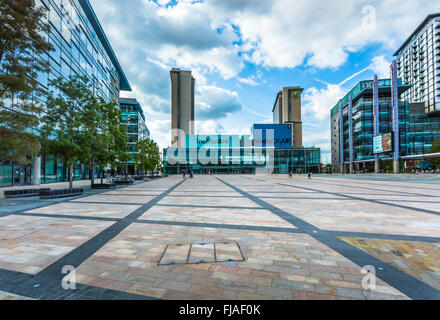 Die Media City Piazza in Salford Quays. Stockfoto