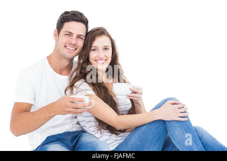 Junges Paar sitzt auf Etage Kaffee trinken Stockfoto