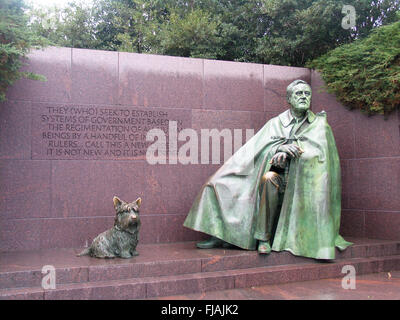 Bronzestatue von Präsident Franklin Delano Roosevelt und sein Hund, Fala. Stockfoto