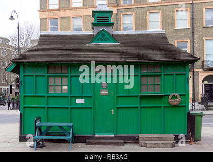 Ein grünes Cabmen's Taxi Shelter im Zentrum von London, Großbritannien Stockfoto