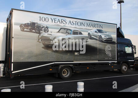 Stationäre Aston Martin James Bond Oldtimer Stockfoto, Bild: 43599347