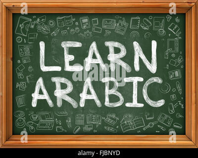 Lernen Sie Arabisch Konzept. Doodle-Symbole auf der Tafel. Stockfoto