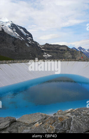 Künstliches Wasserreservoir (Fallbodensee) in der Jungfrau Region, Oberland Berner, Schweiz Stockfoto