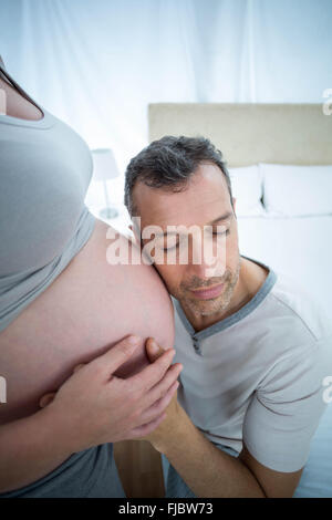 Paar Baby erwarten Stockfoto