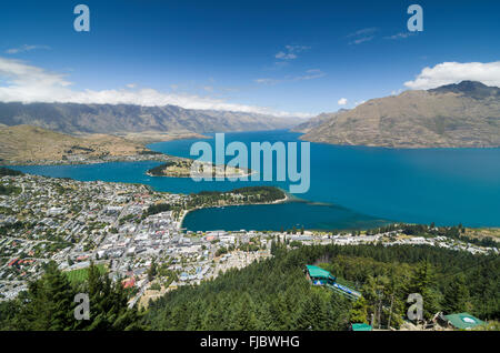 Queenstown und See, Lake Wakatipu Remarkables Otago Berge hinter, südliche Provinz, Neuseeland Stockfoto