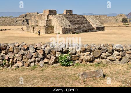 Edificio J, archäologische Stätte von Monte Alban in Oaxaca, Oaxaca, Mexiko Stockfoto