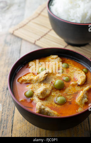 Draufsicht der rote Hühnchen-Curry mit Reis Stockfoto