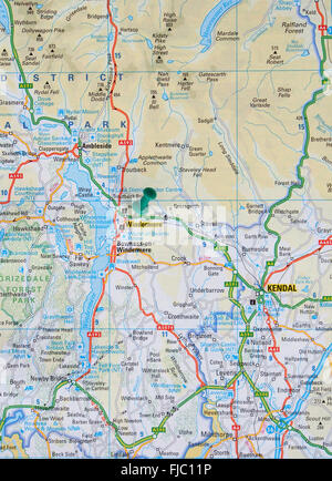 Fahrplan des Lake District Lake Windermere mit einer Karte-Pin in der Stadt Windermere selbst, mit den umliegenden Straßen zeigen. Stockfoto