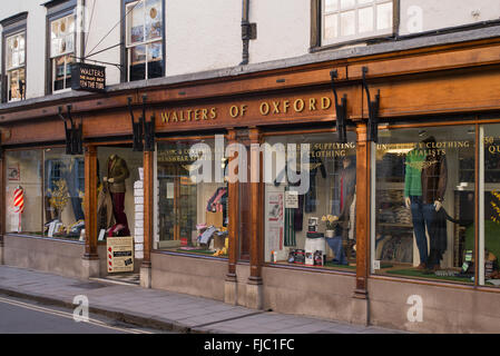 Walters von Oxford. Herrenmode Kleidung Shop. Turl Street, Oxford, England Stockfoto