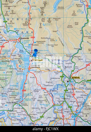 Fahrplan des Lake District Lake Windermere mit einer Karte-Pin in der Stadt Windermere selbst, mit den umliegenden Straßen zeigen. Stockfoto